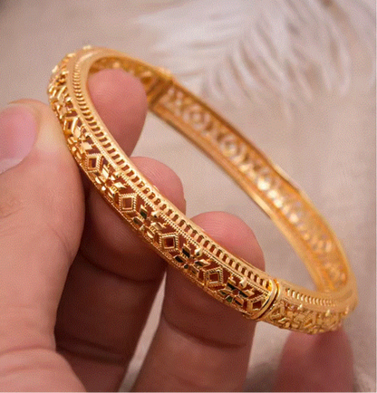 Elegant Women’s Fashion Bangle